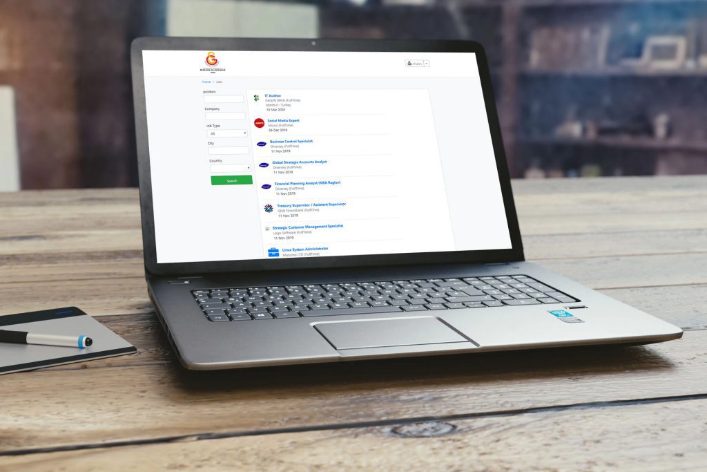 Built-in job boards to engage the alumni